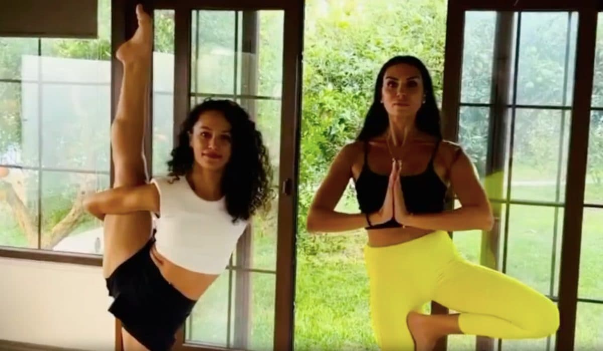Zarafet ve Huzurun Buluşma Noktası Otelimizin yeşilliklerle çevrili bahçesine açılan, gün ışığıyla dolu salonumuz; yoga, dans, bale ve esneme pratikleriniz için mükemmel bir atmosfer sunuyor. Doğanın dingin enerjisini içinizde hissederken bedeninizi özgür bırakacağınız bu özel alan, tatilde de formunu ve dengesini korumak isteyen misafirlerimizi bekliyor.
